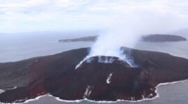 Gunung Anak Krakatau Erupsi. (Dok. BNPB)

