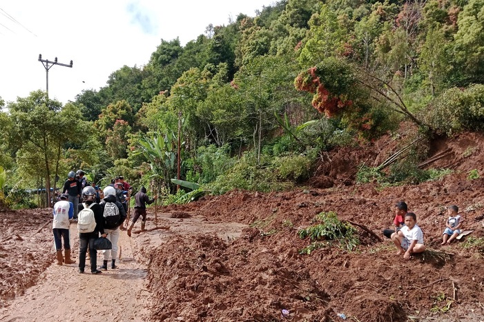 BPBD setempat mulai mendistribusikan bantuan ke warga terdampak banjir akibat meluapnya Sungai Barang Merao, Kabupaten Kerinci. (Dok. BPBD Kabupaten Kerinci)