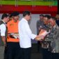 Presiden Jokowi Serahkan Bantuan Stimulan Bagi Petani Terdampak Banjir Kota Purwodadi, Kabupaten Grobogan, Jawa Tengah. (Dok. BNPB)