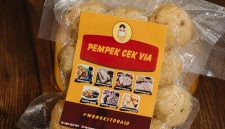 Kuliner khas Palembang, pempek Cek Via. (Dok. Pempek Cek Via )